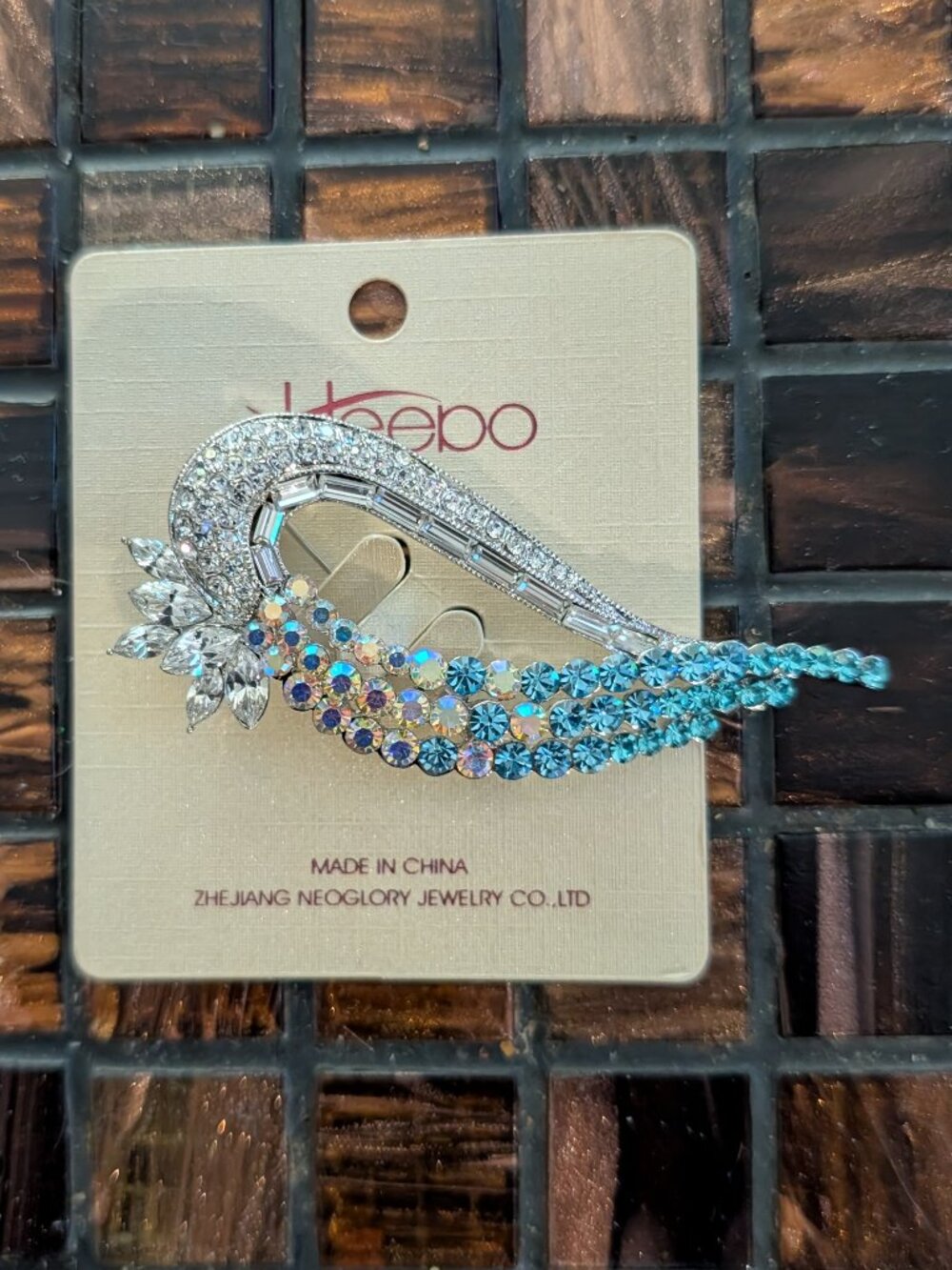Heebo Brooch